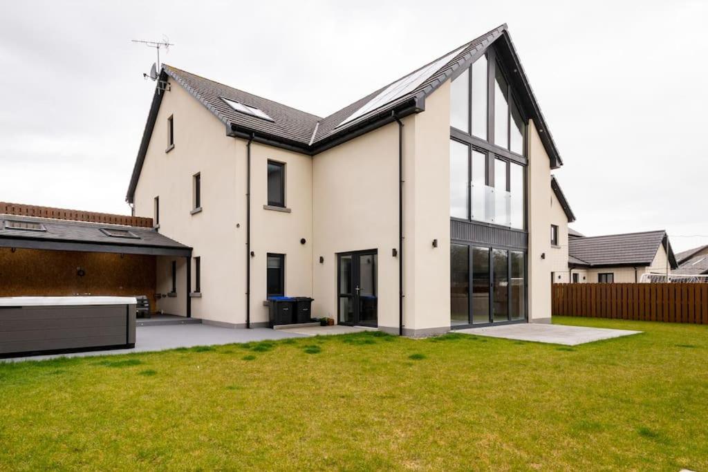 Modern House With Hot Tub, Perfect Night Away! Huntly Exterior foto