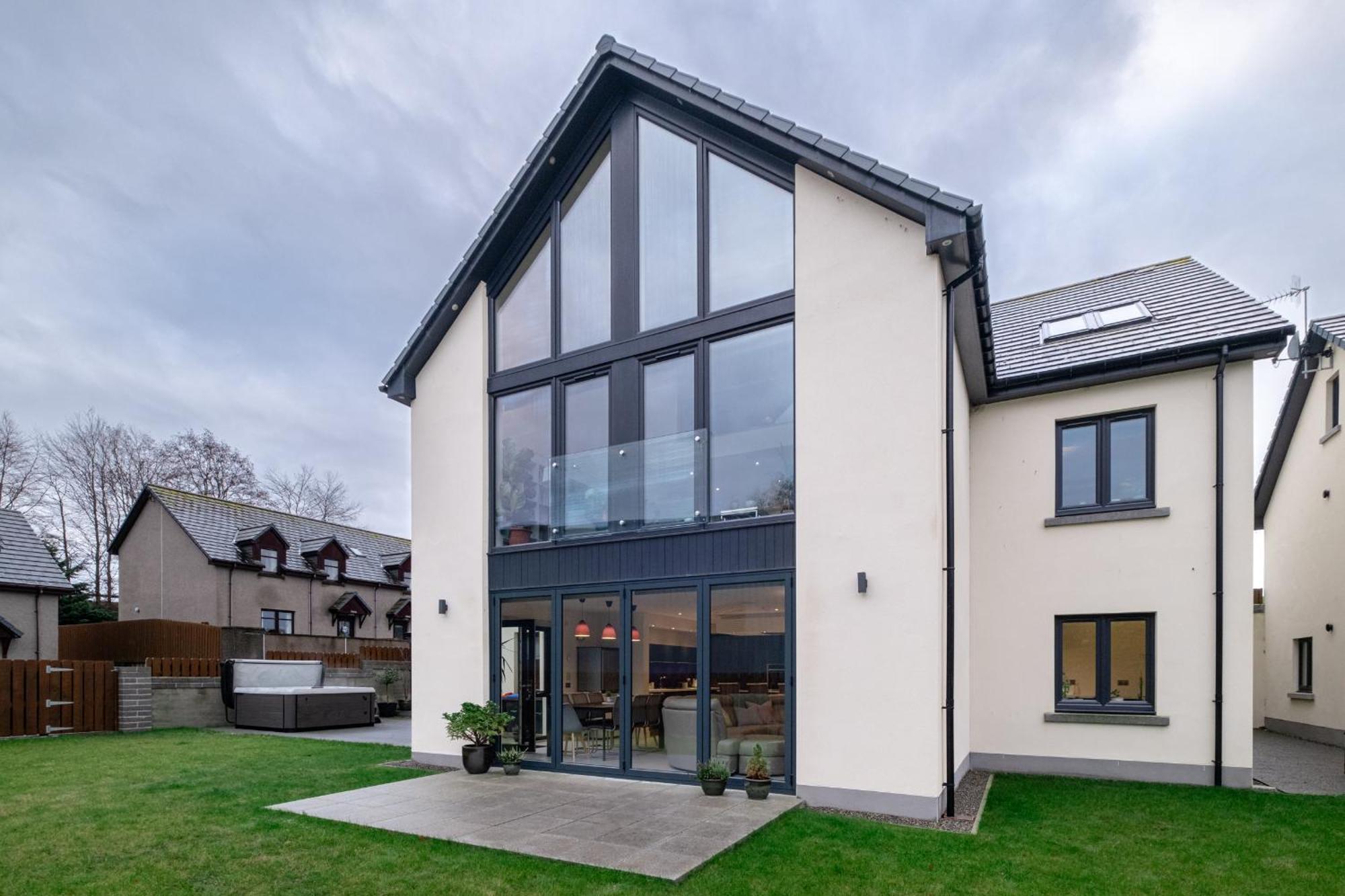 Modern House With Hot Tub, Perfect Night Away! Huntly Exterior foto